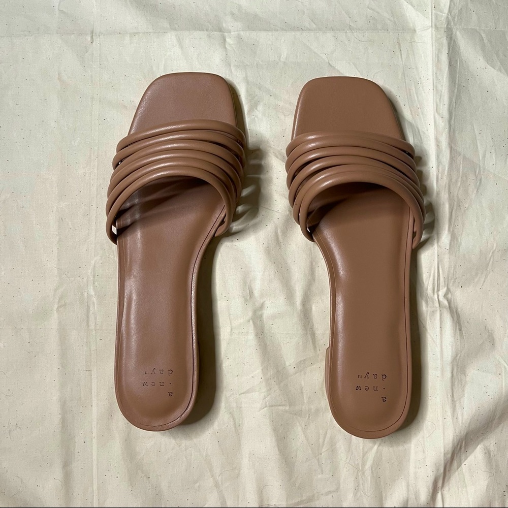 NWOT A New Day Tan Flat Open Toe Sandals Size 9